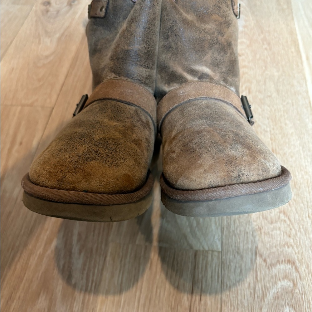 UGG Short Dylyn Boot - Picture 9 of 11